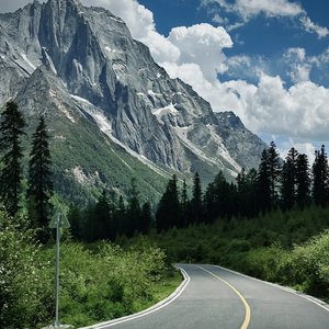 小美女性爱车轮战
