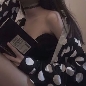 小美女性爱车轮战
